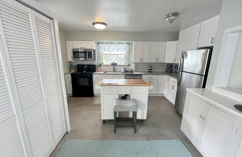 Northeast Virginia Beach Casa | Private North End Beach House-1 Block From Ocean!