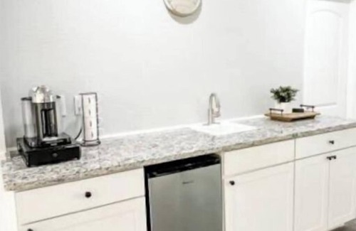 Fruitville Casa | Private Oasis | 4BR Pool Home | 2 Primary suites