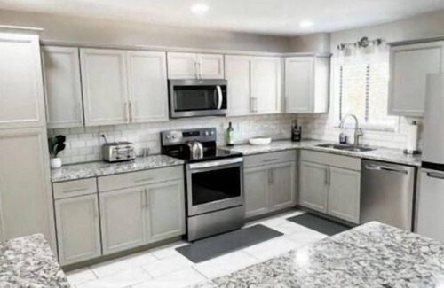 Fruitville Casa | Private Oasis | 4BR Pool Home | 2 Primary suites