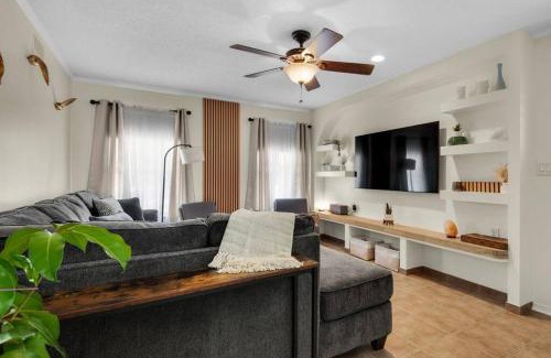 Northeast Pensacola Casa | Private oasis, Pool, Downtown PNS & Beach 3BR-2,5BT