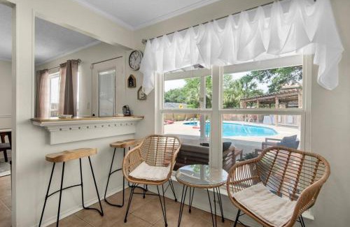 Northeast Pensacola Casa | Private oasis, Pool, Downtown PNS & Beach 3BR-2,5BT