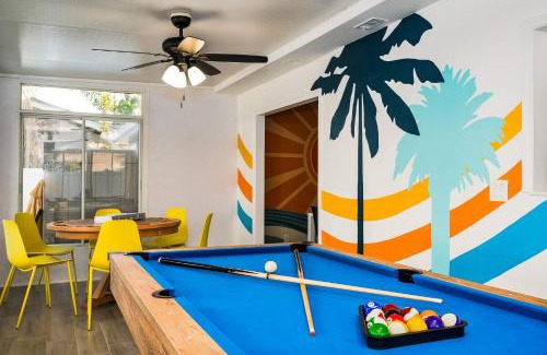 Largo Casa | Private Oasis Pool Putting Green & Court