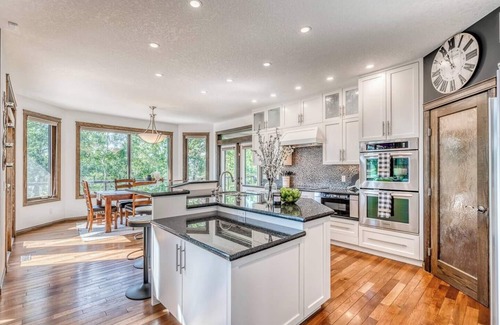 Airdrie Casa | Private Oasis with Hot Tub