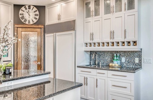 Airdrie Casa | Private Oasis with Hot Tub