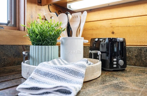 Port Angeles Cabina | New! Private, ocean view cabin close to ONP; hot tub/ gameroom