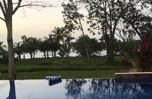 Isla Bastimentos Casa | Villa de lujo frente al mar de 4 dormitorios / 5 baños con piscina infinita