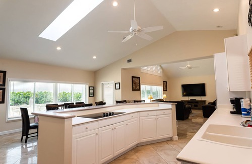Ocean Park Casa | GOLDEN SANDS® EMERALD -Luxury Beachfront -Tennis Court, Pool, Spa, Private Beach