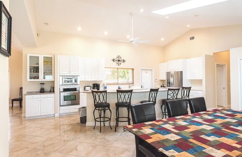 Ocean Park Casa | GOLDEN SANDS® EMERALD -Luxury Beachfront -Tennis Court, Pool, Spa, Private Beach