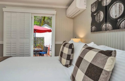 Calistoga Hotel | Private Deck, Steps to Best Napa Valley Wineries & Fine Dining