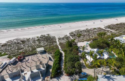 Holmes Beach Casa | Private Palms