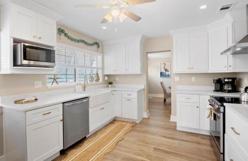 Holmes Beach Casa | Private Palms