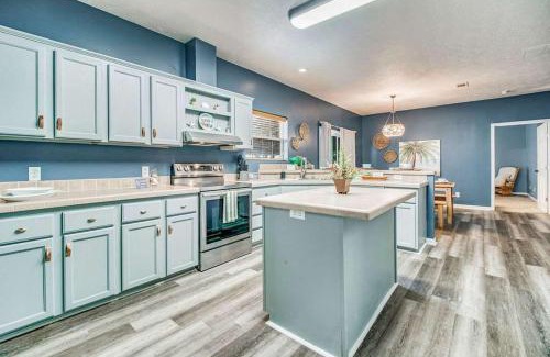 Ono Island Casa | Private Patio & Close to Beach Coastal Cottage