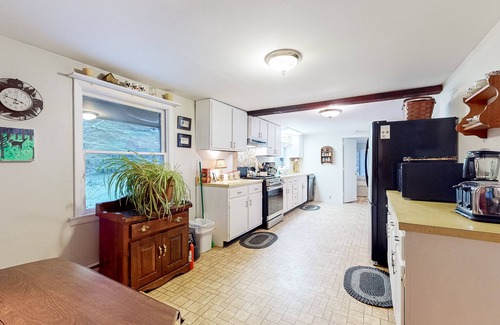 Northfield Casa | Private & peaceful dog-friendly mountain retreat with porch, fireplace, & W/D