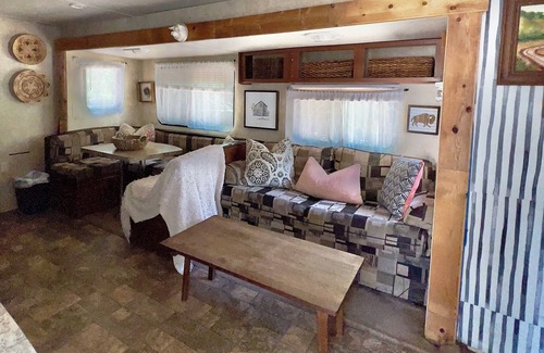 Bonsall Casa | Private Petting Zoo - Glamping Ranch Vibes