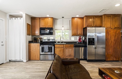 Alhambra Casa | Private Phx Guesthouse w/Patio & Full Kitchen