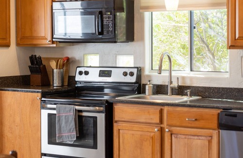 Alhambra Casa | Private Phx Guesthouse w/Patio & Full Kitchen