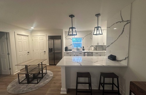 Jonestown Apartamento | Private Pickleball Paradise w/ Spacious 1 Bedroom Apartment & Lake Travis access