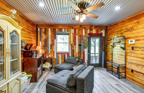 Orangeburg County Casa | Private Pond and Large Yard Unique Cabin in Norway!