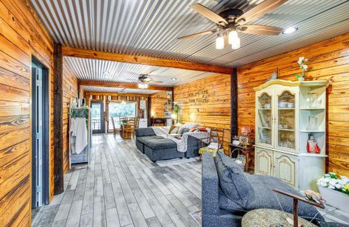 Orangeburg County Casa | Private Pond and Large Yard Unique Cabin in Norway!