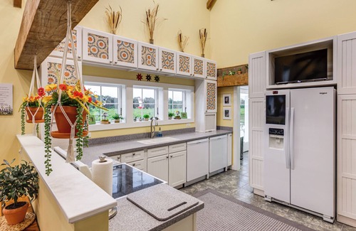 Hillsboro Casa | Private Ponds & Trails: Hillsboro Nature Retreat!