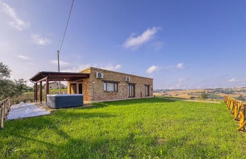 Monte San Pietrangeli Casa | Private Pool and Jacuzzi with Fantastic View