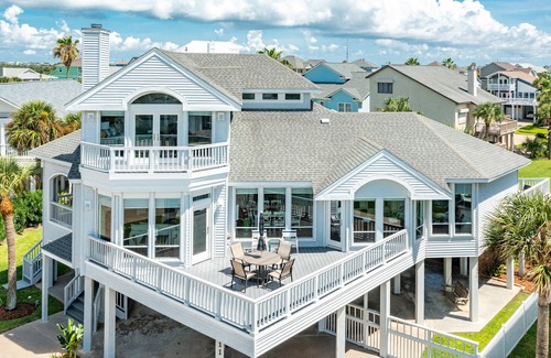 Pirates Beach West Casa | Private Pool, 2 Living Areas, Spacious Interior, Pool Table, Short Walk to Beach