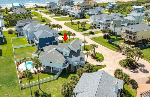 Pirates Beach West Casa | Private Pool, 2 Living Areas, Spacious Interior, Pool Table, Short Walk to Beach