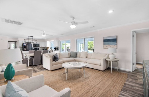 Gulf Pines Casa | ☀️Private Pool-6-Seater LSV(Golf Cart)-6BR Beach Therapy☀️