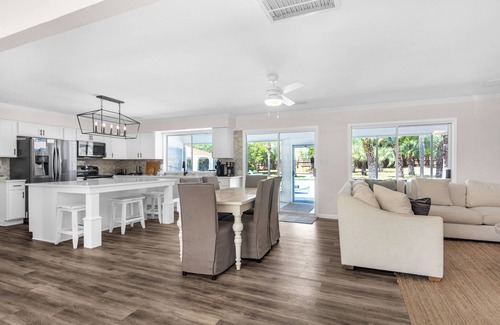 Gulf Pines Casa | ☀️Private Pool-6-Seater LSV(Golf Cart)-6BR Beach Therapy☀️