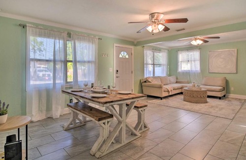 St. Petersburg - Clearwater Casa | Private Pool, 7 Mi to Spa Beach! Family Pastel Gem