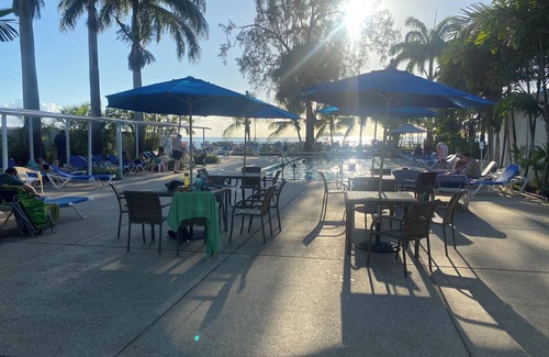 Sunset Crest Condominio | Private Pool access and 1 minute walking distance to the beach.