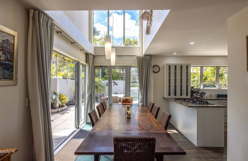 Oneroa Casa | Private pool and vast sea views, central 4 bedroom house