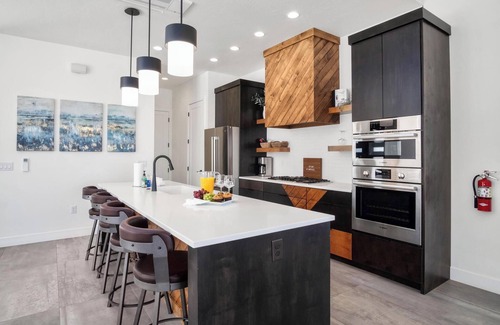 Hurricane Casa | Private Pool and Spa with EV Charging, BBQ Grill!