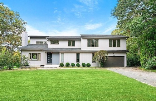 Hampton Bays Casa | Private Pool and Tennis-Large Newly Renovated Hampton Haven