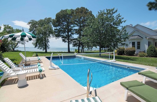 Royal Oak Casa | Private Pool and Waterfront for the Whole Crew