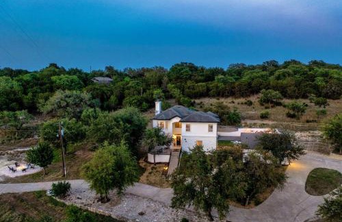 Austin Casa | Private Pool Backyard BBQ Grill Luxurious Home
