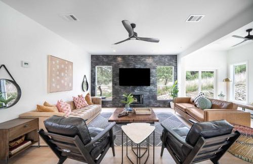 Austin Casa | Private Pool Backyard BBQ Grill Luxurious Home