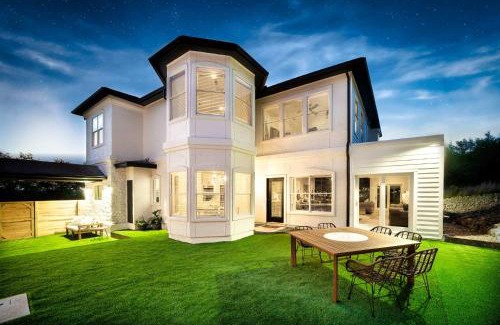 Austin Casa | Private Pool Backyard BBQ Grill Luxurious Home