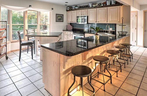 North Shores Casa | Private Pool & Beach, Dock, Tennis & Sleeps 15! 17 Harbor Rd, North Shores