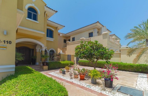 Palm Jumeirah Villa | Private Pool & Direct Beach Access-4BDR Villa
