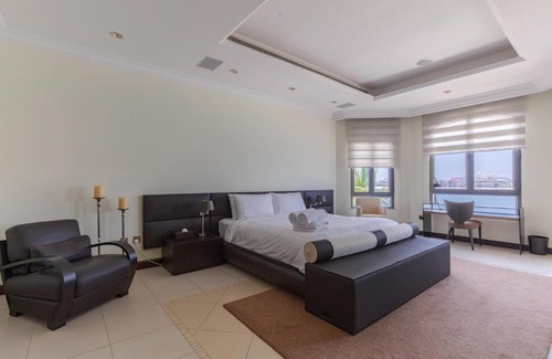 Palm Jumeirah Villa | Private Pool & Direct Beach Access-4BDR Villa