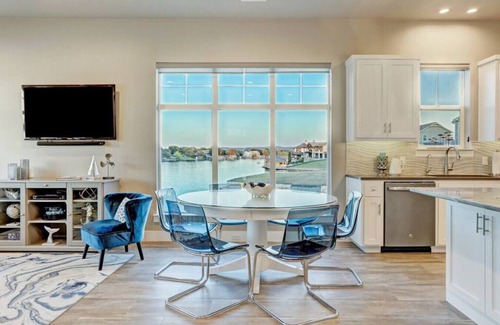 Kingsland Casa | Private Pool, Elevator, Kayaks, Pickleball, Golf, Covered Boat Slip, Fishing!