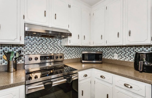 Northeast Pensacola Casa | Private Pool |Fenced Yard |Garage |Screened Patio |North Pensacola |Convenient to Airport & Shopping
