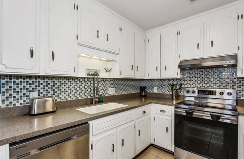 Northeast Pensacola Casa | Private Pool |Fenced Yard |Garage |Screened Patio |North Pensacola |Convenient to Airport & Shopping