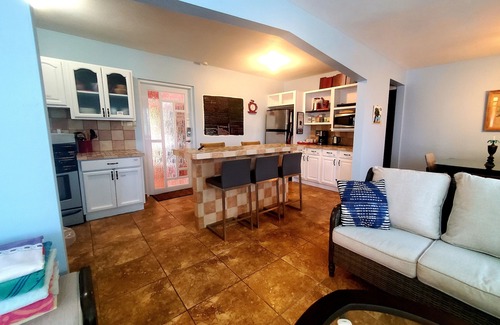 Jimenez Casa | Casa junto a la montaña con piscina privada de agua salada en más de 6 acres de selva tropical