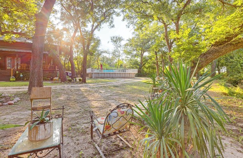Evant Cabina | Private Pool: Fun Riverfront Retreat in Hamilton!
