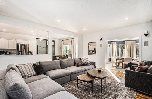 West Olive Casa | Private Pool | Game Room | Shuffleboard | Nursery | Two kitchens | Firepit