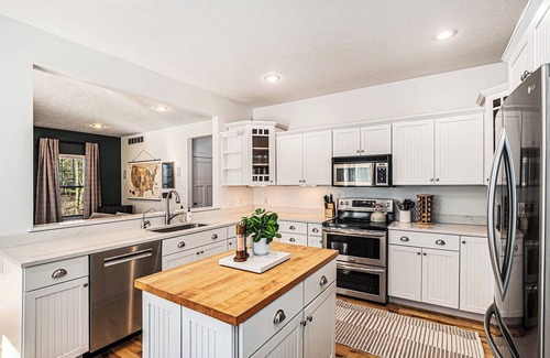 West Olive Casa | Private Pool | Game Room | Shuffleboard | Nursery | Two kitchens | Firepit