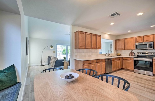 Arrowhead Ranch Casa | Private Pool, Gas Grill: Chic Glendale Home!