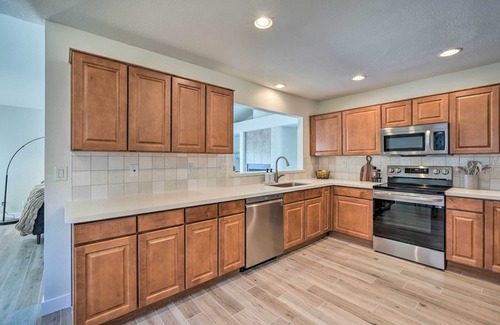 Arrowhead Ranch Casa | Private Pool, Gas Grill: Chic Glendale Home!